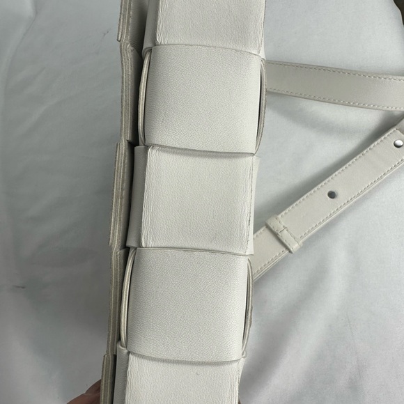 Bottega Veneta Messenger Bag - Picture 5 of 11